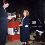Verleihung des Berufstitels Professor 1998  durch den Österreichischen Bundeskanzler, vertreten durch Mag. Dr. Andreas Mailath-Pokorny